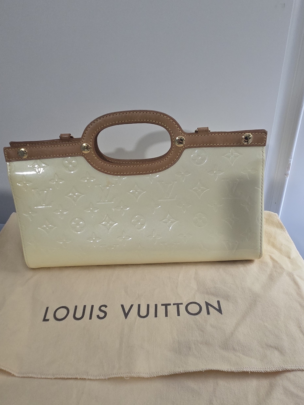 Louis Vuitton Cream Vernis Patent Leather Handbag with Tan Trim